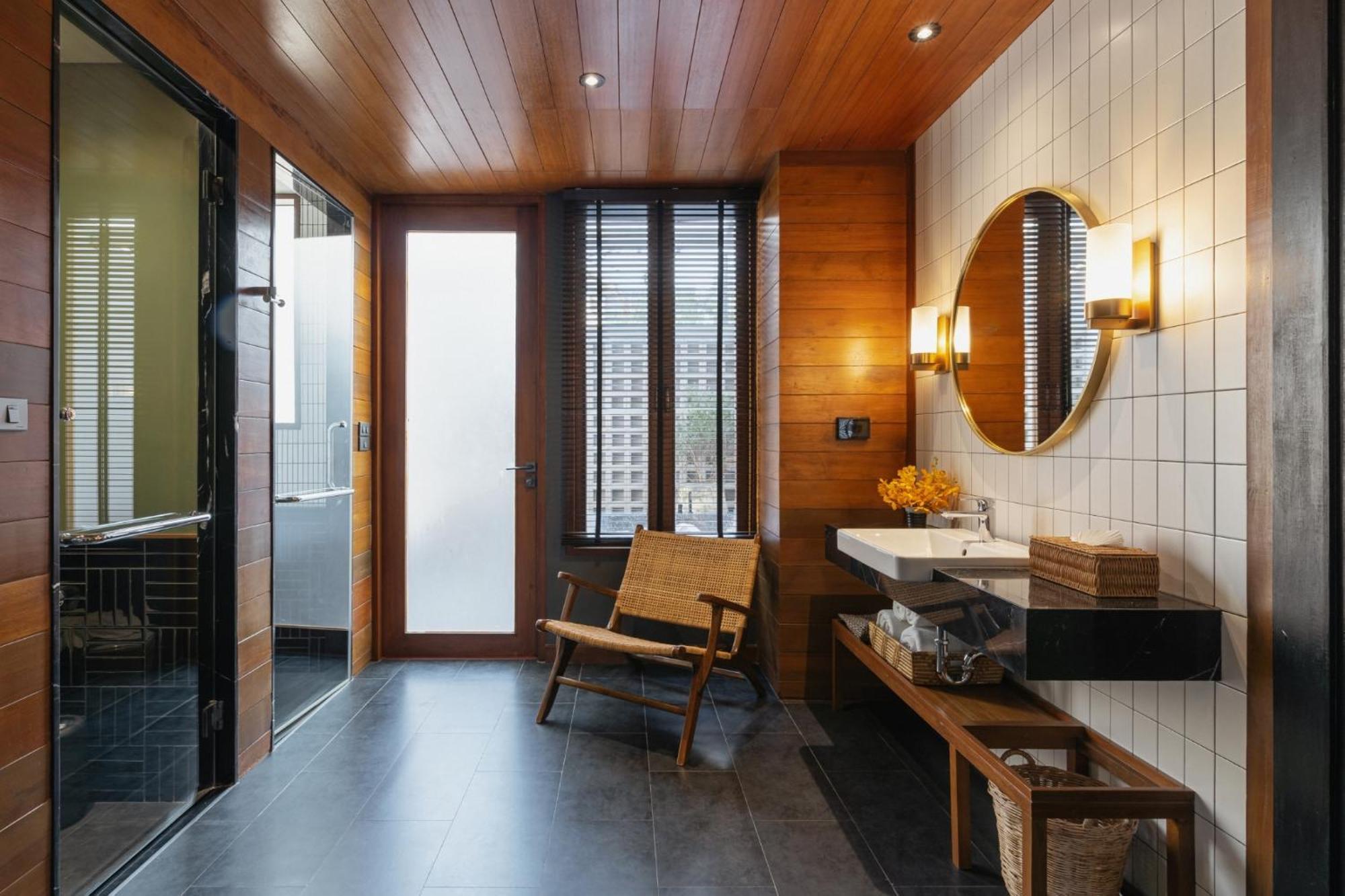 Loy Khách sạn 4*